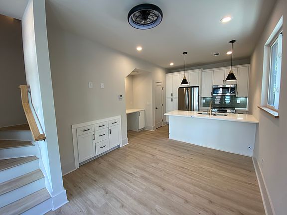 3rd image of 521 Washington St SW #7