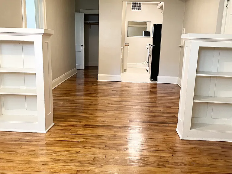 St. Clair Apartments — Photo 1
