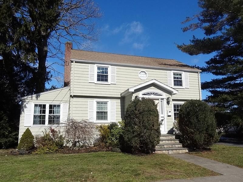 Black Rock Colonial in Move-in Condition
