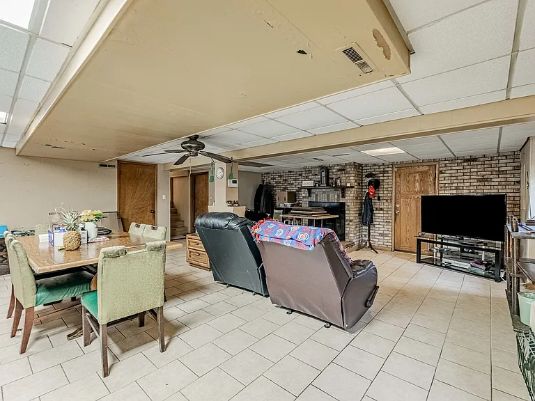 1317 Seeley Ave — Photo 12