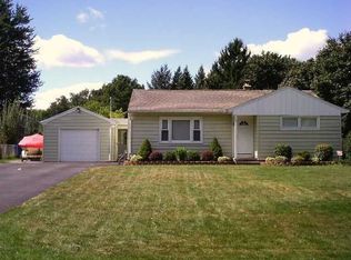 807 Chestnut Bnd, Webster, NY 14580