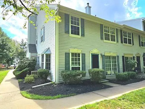 69 Cheverny Ct, Hamilton, NJ 08619