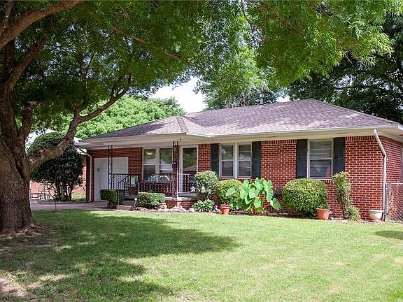 2nd image of 1525 Camden Way