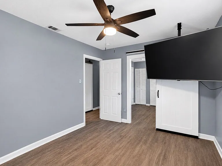 1621 Cloverdale Dr — Photo 19