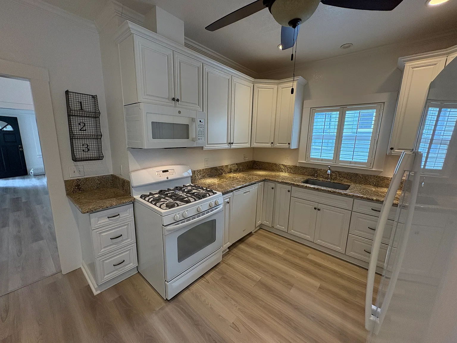 2 bed, 941 sqft, $3,450 — Photo 1