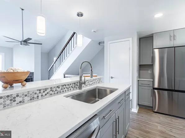 4331 Pembrook Village Dr, Alexandria, VA 22309