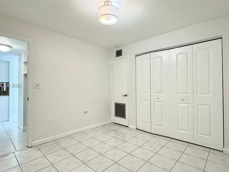 130 S Shore Dr #4B — Photo 24