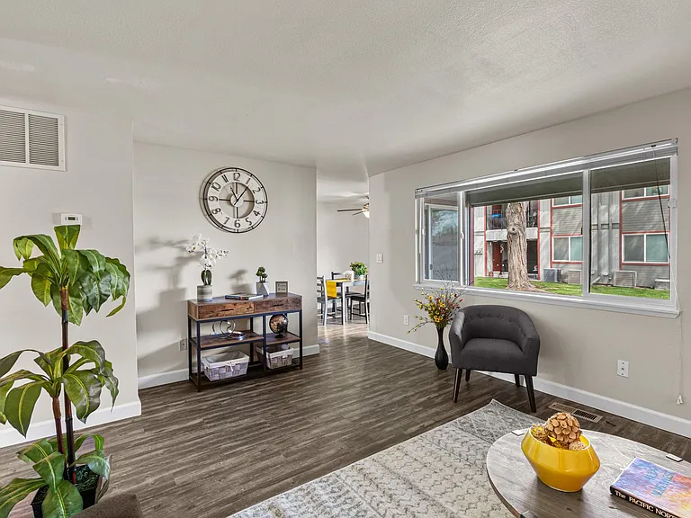 Irving Place Apartments — Photo 66