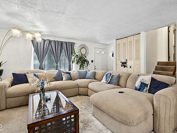 4th image of 8815 Gumwood Ct