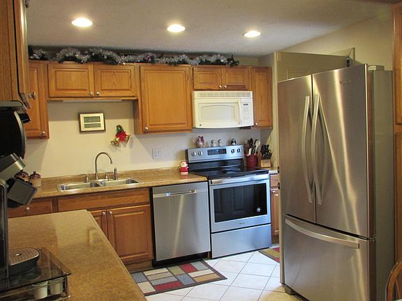 4th image of 6648 Wembley Ct