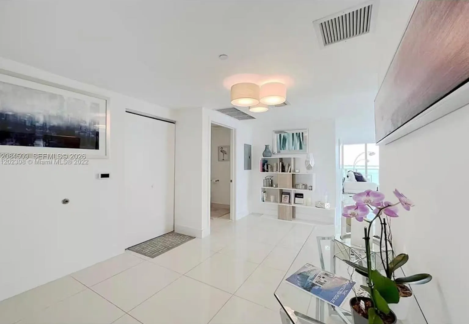 Icon Bay Condo — Photo 4
