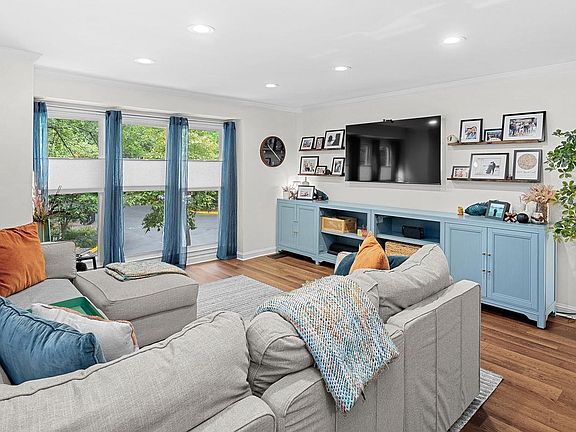 5th image of 1604 Apricot Ct