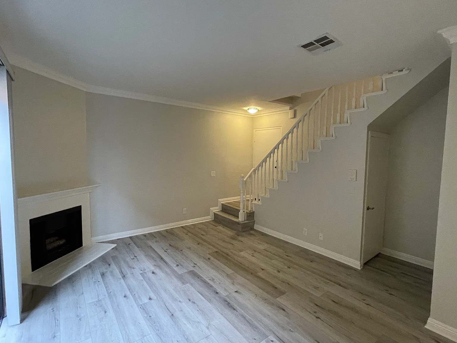 2 bed, 2.5 bath, 1200 sqft, $3,995 — Photo 2
