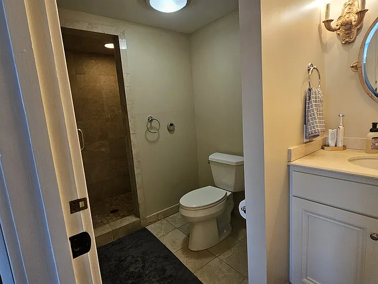 517 Dumaine St #1R — Photo 15
