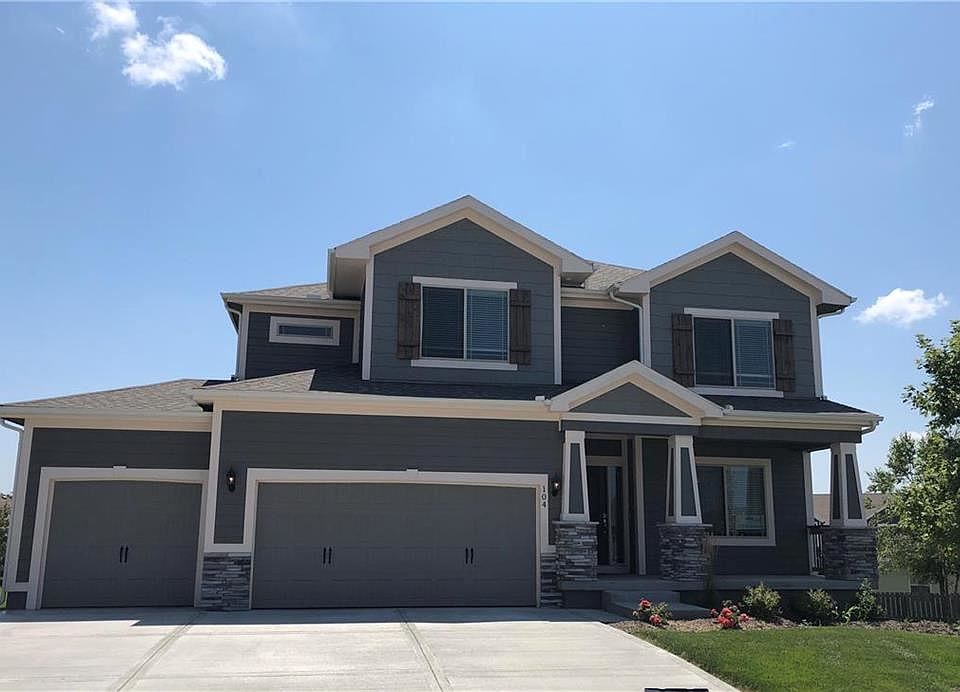 1st image of 104 SW Wind Garden Cir