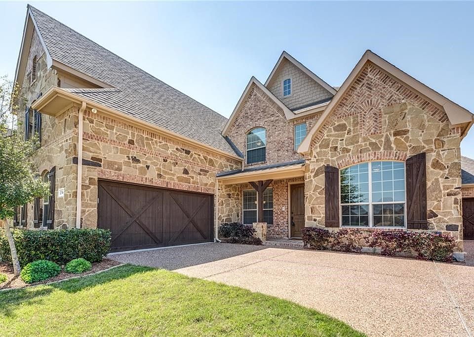Nestled within the Trophy Club development, this property offers an ideal floor plan and an ideal location!