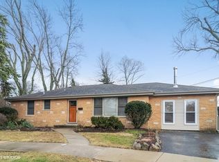 617 Banbury Ct, Roselle, IL 60172