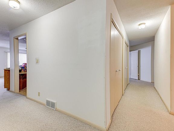 2nd image of 1022 Hickory Hill Ct #U9