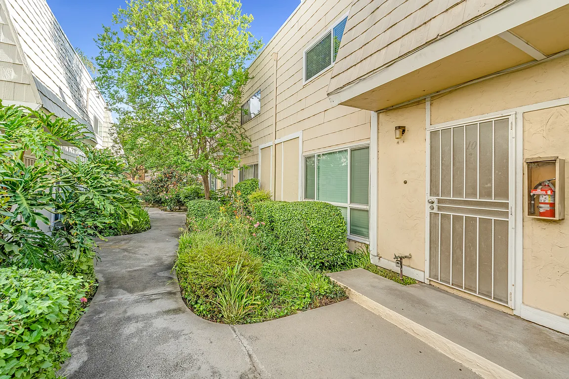 2 bed, 1.5 bath, 1081 sqft, $2,850 — Photo 3