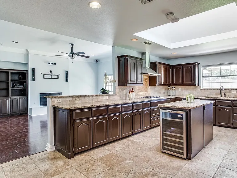 63 Remington Dr W — Photo 8