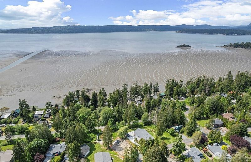 5th image of 726 Shelter Bay