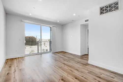 Floor plan 606