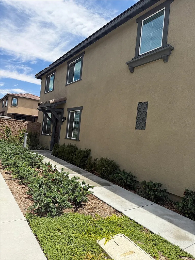 4 bed, 2050 sqft, $3,500 — Photo 3