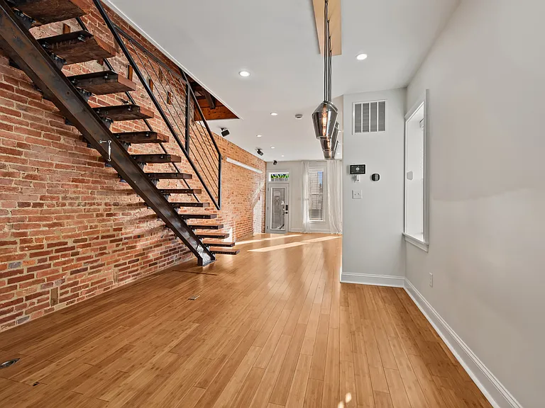 412 E Lanvale St — Photo 18