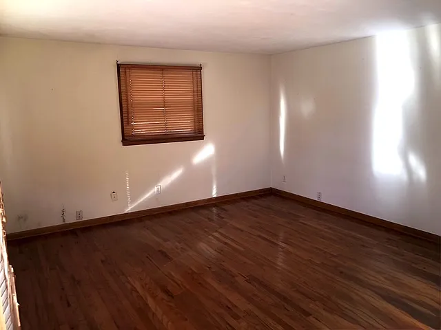 150 W 8th St — Photo 5