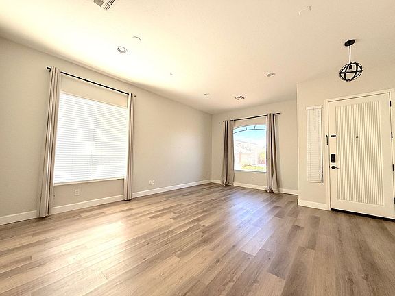 5th image of 637 W Citrus Way