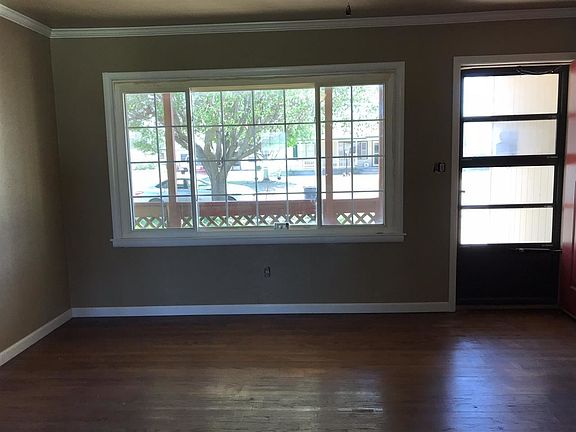 5th image of 2220 E Oak Ave