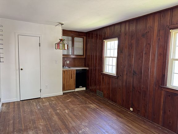 4th image of 1034 Meredith St