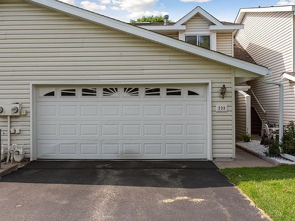 3rd image of 233 96th Ln NE