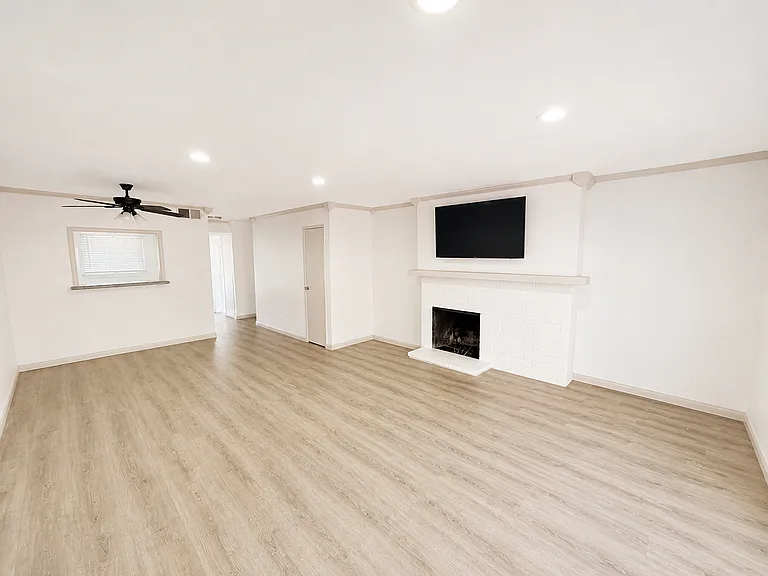 6821 Alvarado Rd #4 — Photo 2