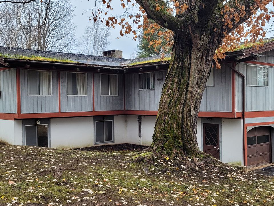 2nd image of 3816 Foothills Rd