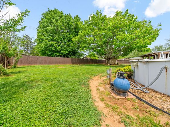 339 Wayne Dr, Hopkinsville, KY 42240