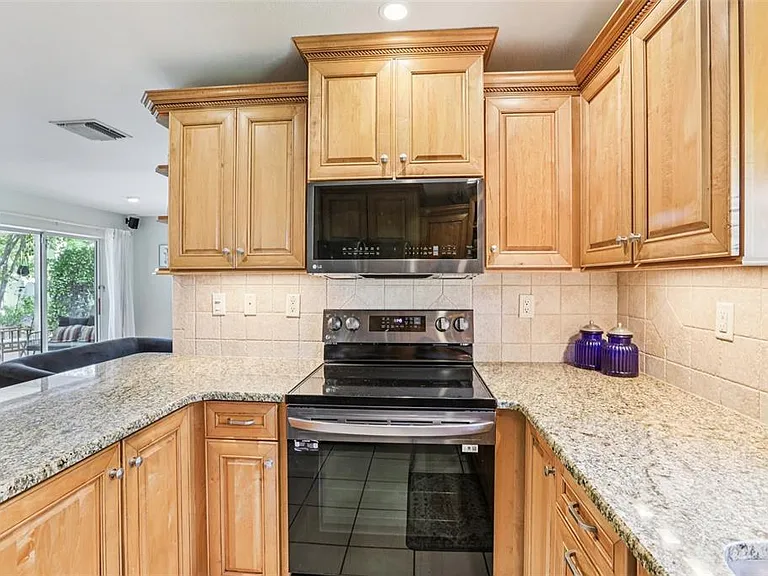 8083 Bayhaven Dr — Photo 15