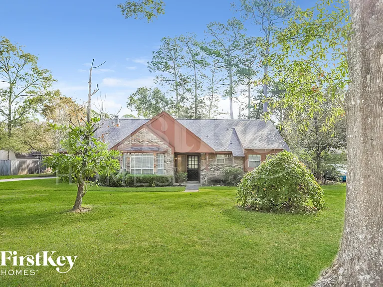 26218 Maplewood Dr — Photo 1