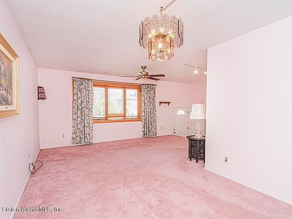 4th image of 258 Woods Of Arden Rd