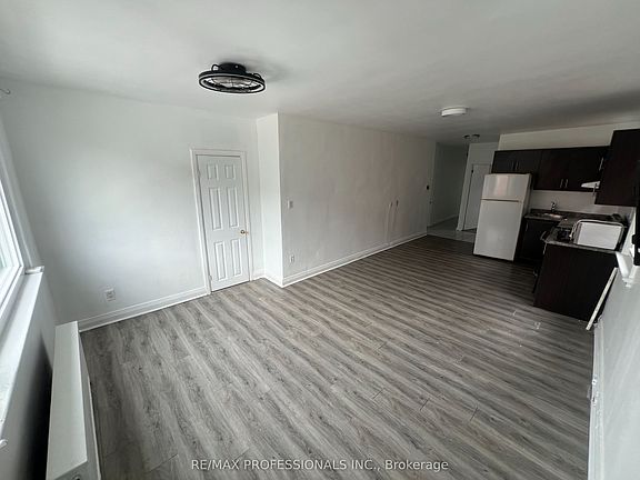 4th image of 3210 Lake Shore Blvd W #2