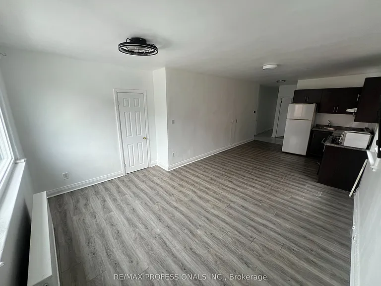 3210 Lake Shore Blvd W #2 — Photo 4