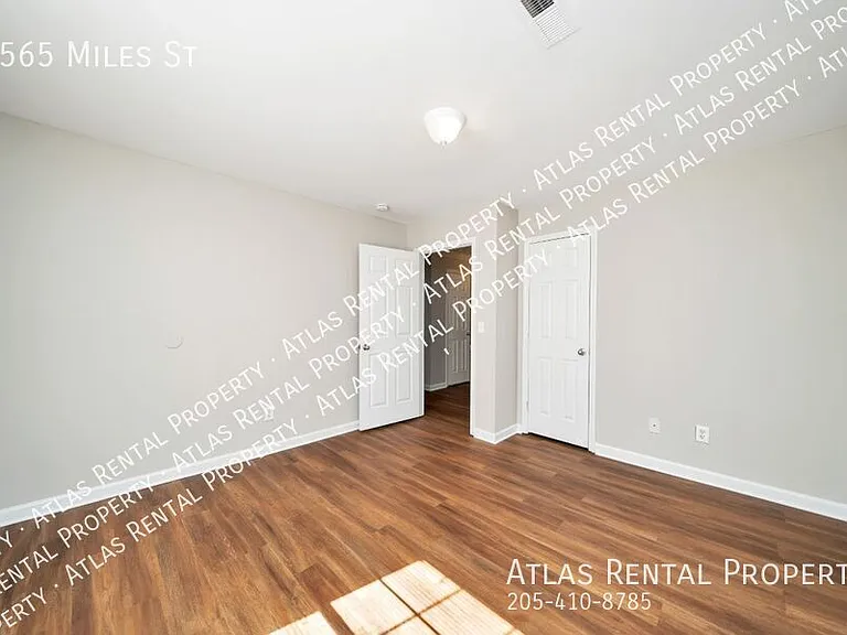 1565 Miles St — Photo 18