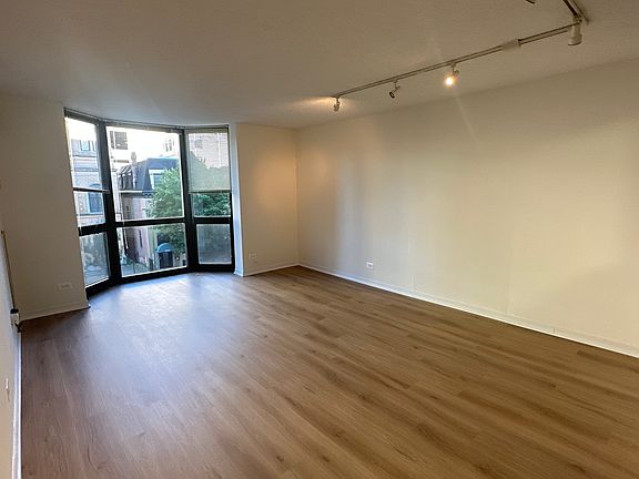 3rd image of 1136 N Lasalle St #703