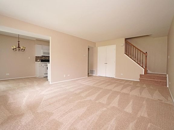 4th image of 360 Washington Ct