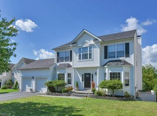 950 Hunters Rdg, Lake Hopatcong, NJ 07849