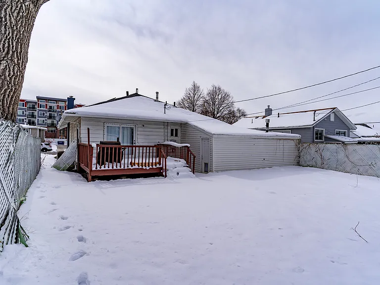 147 E Wentworth Ave — Photo 5