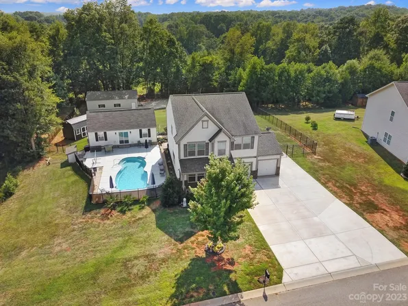 312 Royal Windsor Dr, Midland, NC 28107