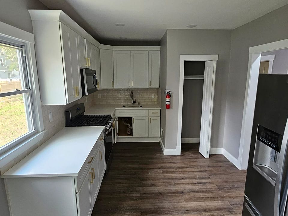1st image of 110 William St #1