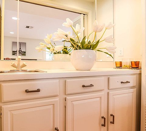 5th image of 601 S Van Ness Ave APT 1