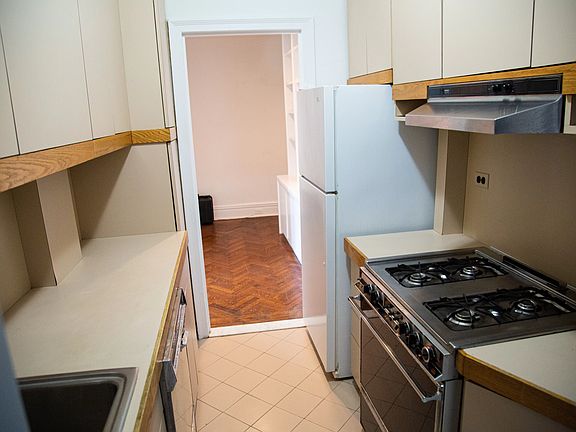 3rd image of 320 E 57th St #11D